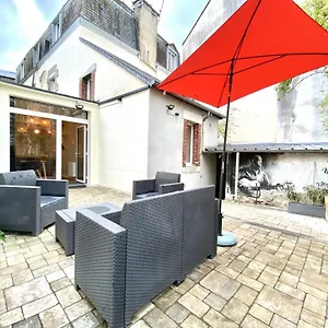  Appartement Centre Historique Cour Et Garage Prives France